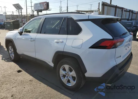 2020 Toyota Rav4 Le z USA, uszkodzony, nr VIN JTMMWRFV1LD064097